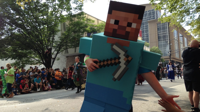 Illustration for article titled Vehicles Of The 2013 DragonCon Parade - Photo Dump